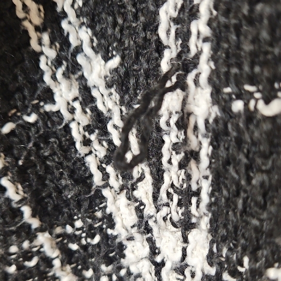 Chic Black and White Plaid Women's Blazer - Picture 4 of 6